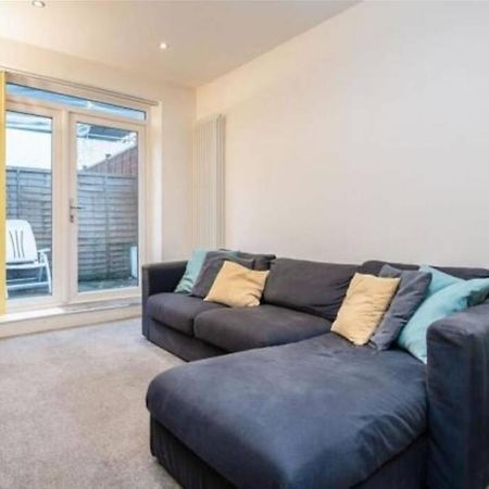 Contemporary 3 Bed Apartment In Hendon Central. 外观 照片