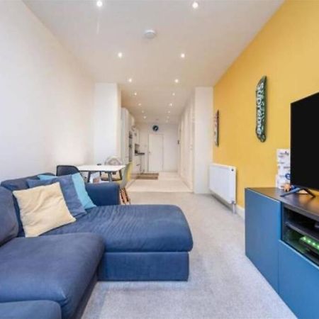 Contemporary 3 Bed Apartment In Hendon Central. 外观 照片