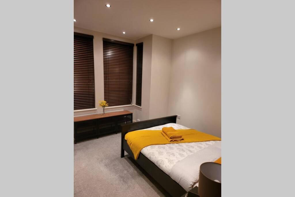 Contemporary 3 Bed Apartment In Hendon Central. 外观 照片