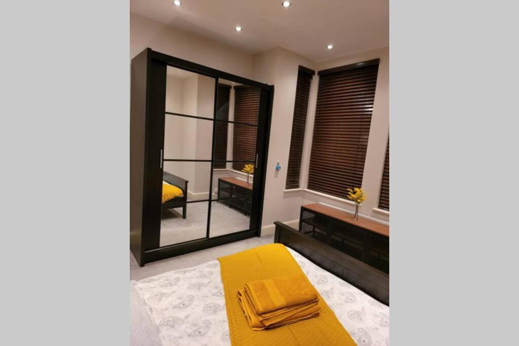 Contemporary 3 Bed Apartment In Hendon Central. 外观 照片