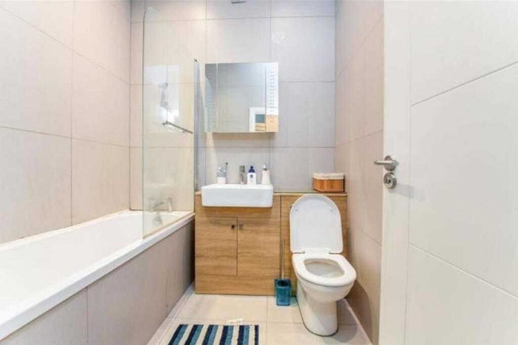 Contemporary 3 Bed Apartment In Hendon Central. 外观 照片